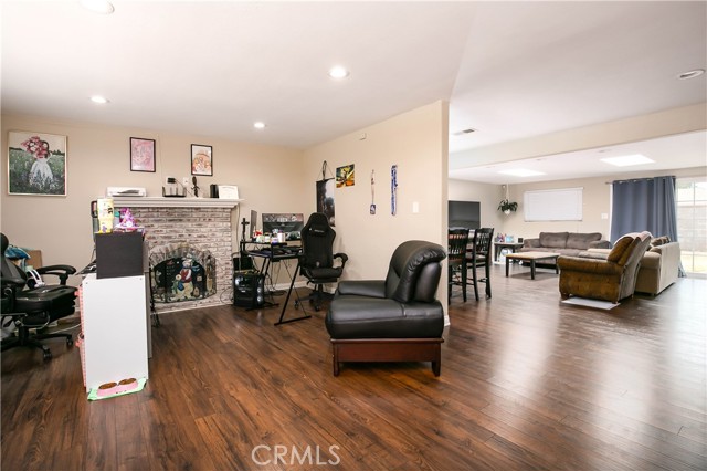 Detail Gallery Image 5 of 21 For 43743 Fern Ave, Lancaster,  CA 93534 - 3 Beds | 2 Baths