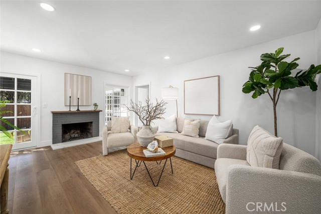 Detail Gallery Image 6 of 24 For 2511 Nipomo Ave, Long Beach,  CA 90815 - 3 Beds | 2 Baths