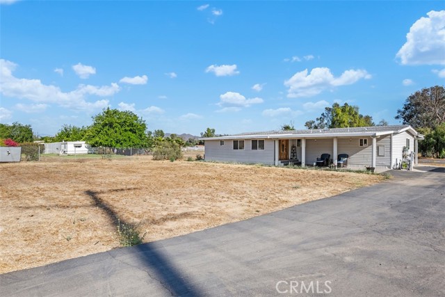 33075 Grand Avenue, Winchester CA: https://media.crmls.org/medias/d6dfc402-b9c4-4f96-99da-7d9801300a77.jpg