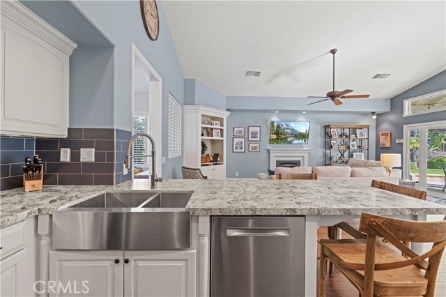 Detail Gallery Image 13 of 73 For 23670 Silverhawk Pl, Valencia,  CA 91354 - 4 Beds | 3 Baths