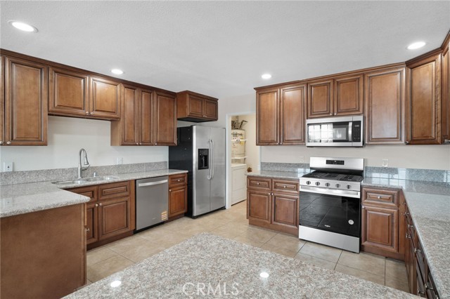 Detail Gallery Image 7 of 34 For 9846 Sunny Vista Rd, Phelan,  CA 92371 - 3 Beds | 2 Baths