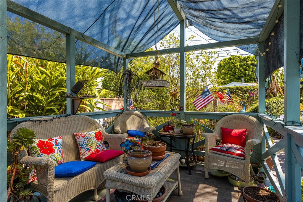 https://media.crmls.org/medias/d6e134c0-86f1-43c2-9d02-539fc8d486d1.jpg?preset=X-Large