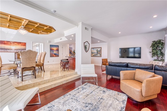 3372 Venture Drive, Huntington Beach CA: https://media.crmls.org/medias/d6e195db-80e0-44fb-9103-de5525e98ba7.jpg