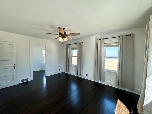 450 W 38th Street, San Pedro CA: https://media.crmls.org/medias/d6e20795-6d5e-4136-844c-90f8bbaaf2c7.jpg