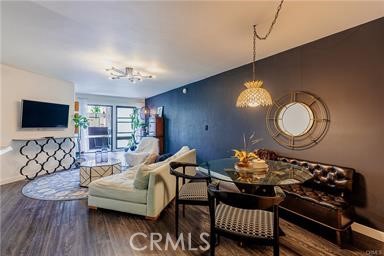 https://media.crmls.org/medias/d6e4cdfc-d198-4fd7-9c4e-707c9854c7b0.jpg?preset=X-Large