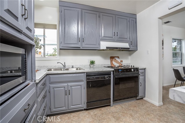1400 North Frederic Street photo 8