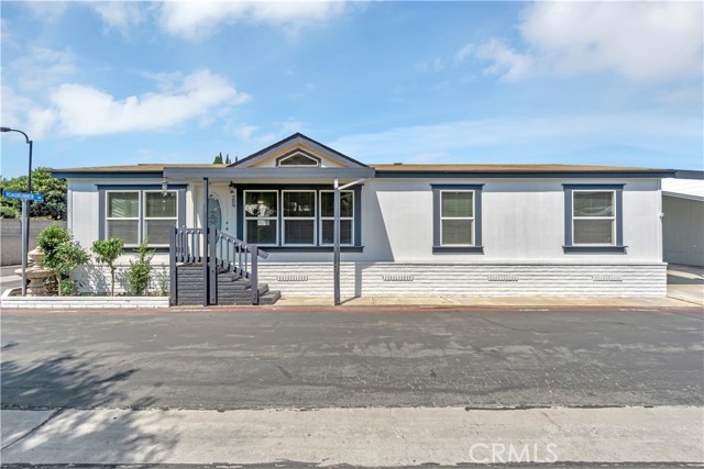 Detail Gallery Image 3 of 44 For 209 Road Runner Ln, Fountain Valley,  CA 92708 - 3 Beds | 2 Baths