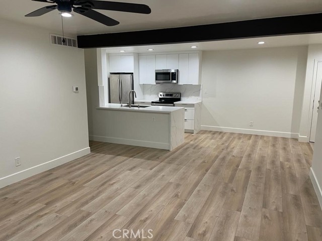 5460 White Oak Avenue, J106 photo 4