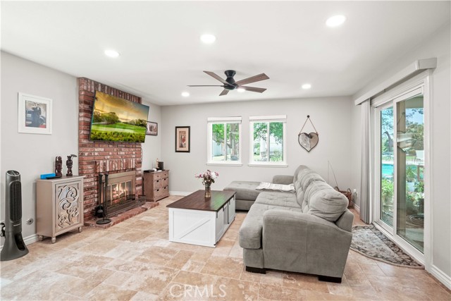 319 Cheerful Court, Simi Valley CA: https://media.crmls.org/medias/d6e5dd8b-da66-48f0-9404-3a1830cb341f.jpg
