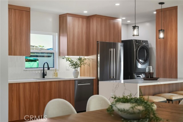 Detail Gallery Image 9 of 35 For 1307 N Avon, Burbank,  CA 91505 - 3 Beds | 2 Baths