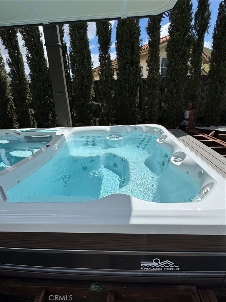 https://media.crmls.org/medias/d6e7c4a6-0a97-41dc-b91a-2f3ee920087e.jpg?preset=X-Large