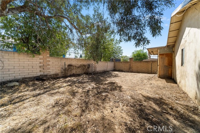 8139 N Maple Avenue, Rialto CA: https://media.crmls.org/medias/d6e7d893-5b70-4943-9f77-4cab49f63645.jpg