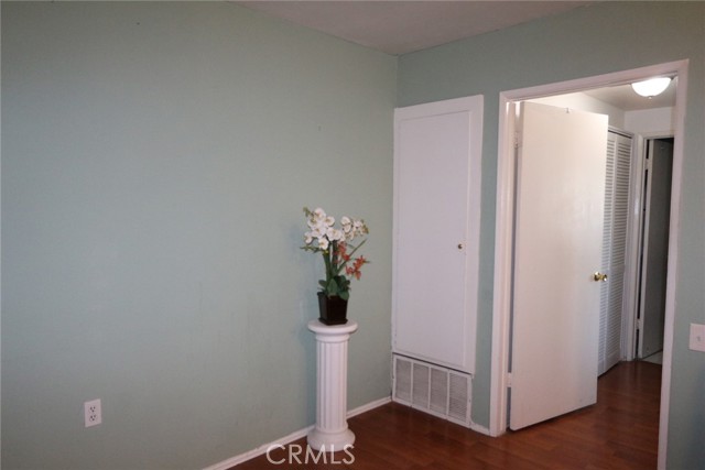 Detail Gallery Image 37 of 71 For 19208 Avenue of the Oaks #J,  Newhall,  CA 91321 - 2 Beds | 1/1 Baths