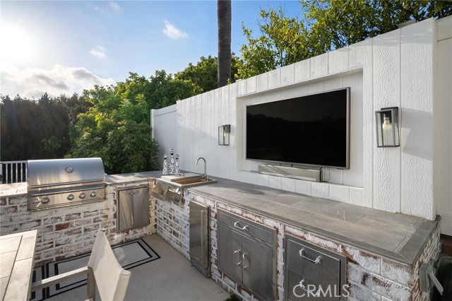 Detail Gallery Image 30 of 41 For 5 Hillsborough, Newport Beach,  CA 92660 - 4 Beds | 4/1 Baths