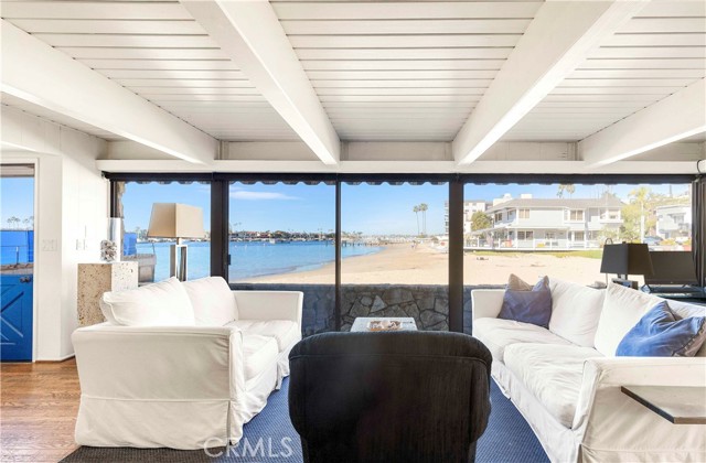 Detail Gallery Image 4 of 33 For 2708 Shell St, Corona Del Mar,  CA 92625 - 3 Beds | 3 Baths