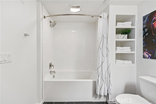 Detail Gallery Image 10 of 41 For 950 S Fairfax Ave #136,  Los Angeles,  CA 90048 - 2 Beds | 2 Baths