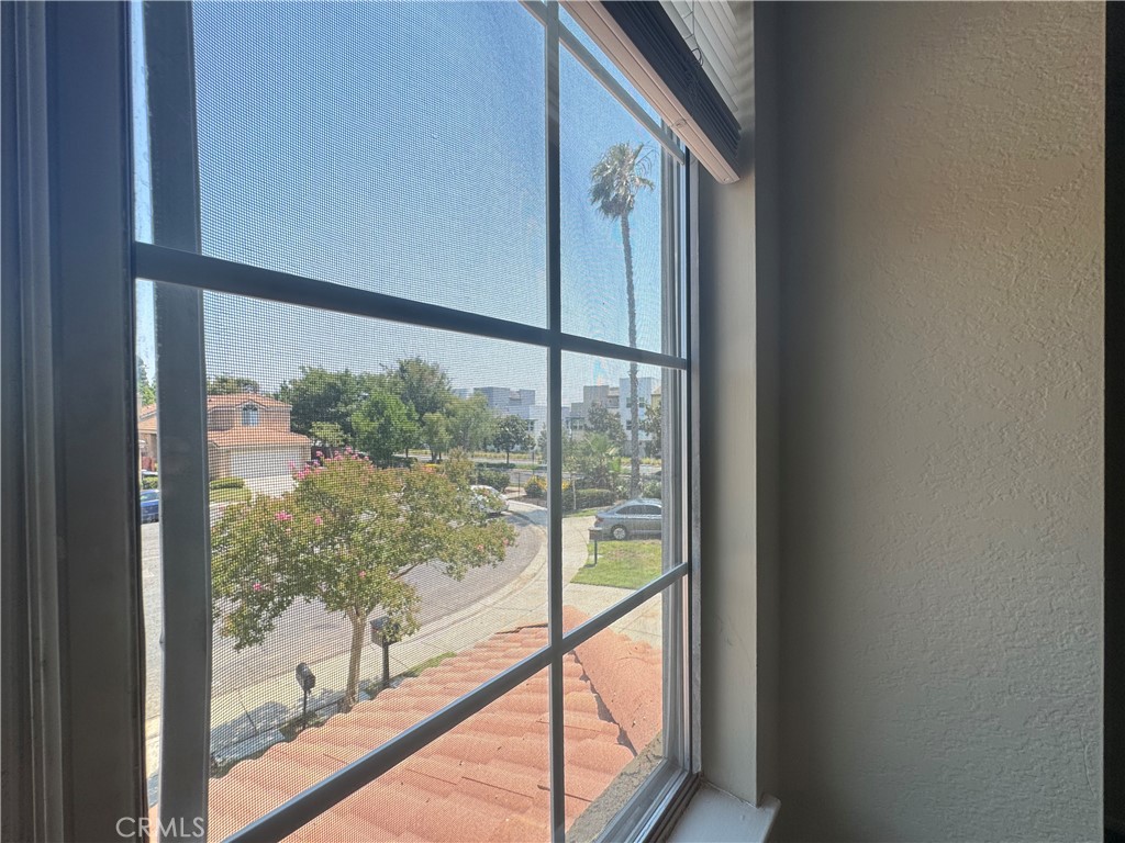 https://media.crmls.org/medias/d6ed2db1-391d-4ff3-a03d-6a5ce62b57b2.jpg?preset=X-Large