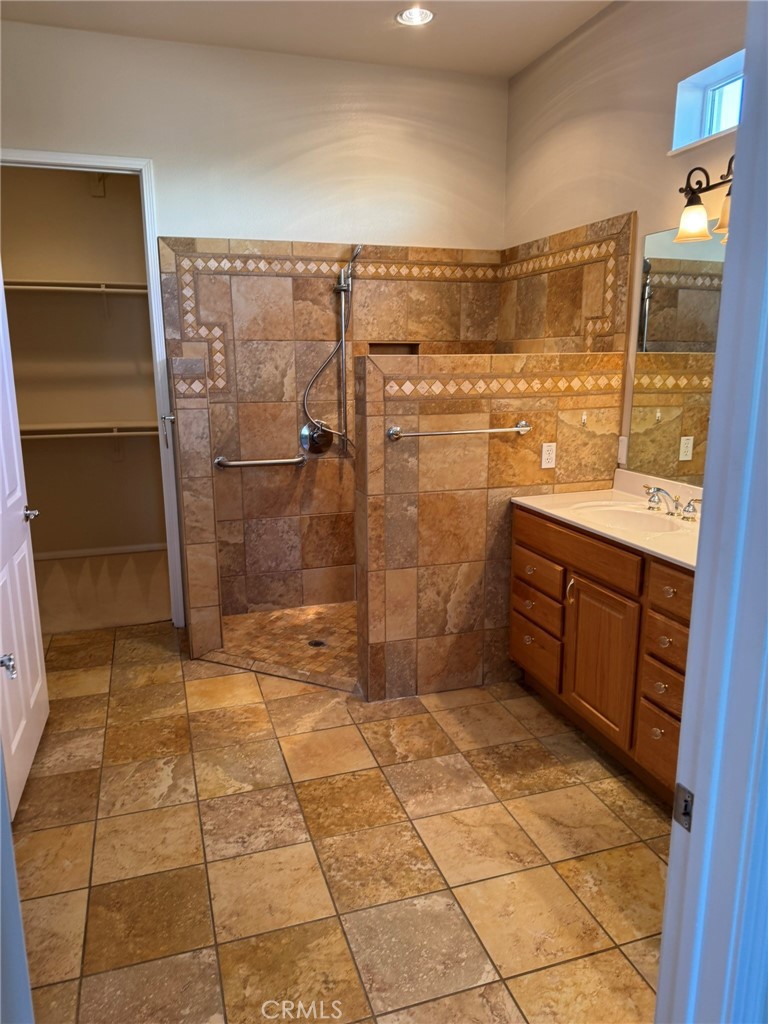 https://media.crmls.org/medias/d6ed7387-426e-4be7-a31a-7d3860891a94.jpg?preset=X-Large