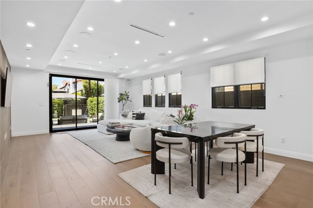 535 N Sierra Bonita Avenue, Los Angeles CA: https://media.crmls.org/medias/d6ed8129-df98-42dd-b5be-0eb9f8fc722a.jpg