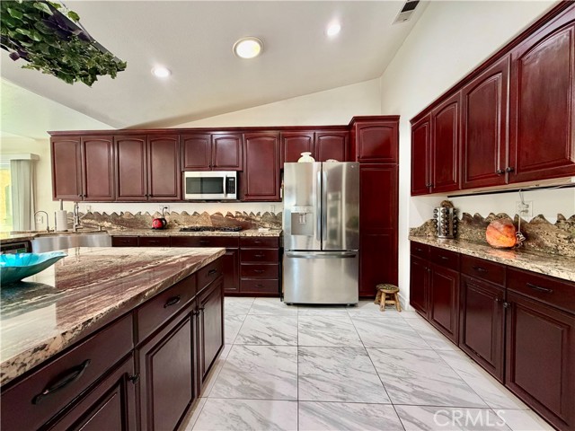 Detail Gallery Image 23 of 46 For 3585 Ambrose, Corona,  CA 92882 - 5 Beds | 3/1 Baths