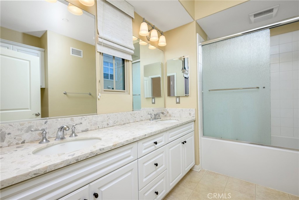 D6eeb991 Fe34 4c23 Aed4 5bb8498b793c