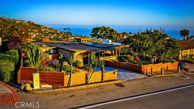 1687 Temple Hills Drive, Laguna Beach CA: https://media.crmls.org/medias/d6eedf3a-920a-4d0f-a9b0-c276d35c526b.jpg