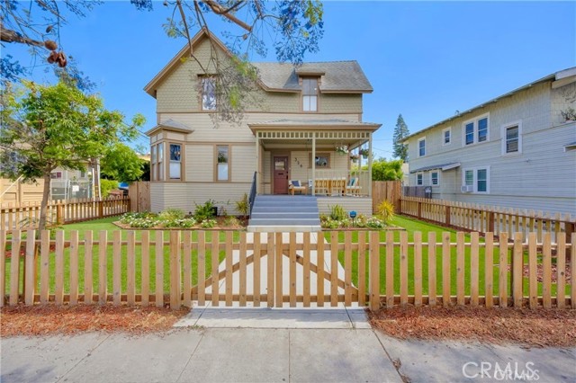 326 W 10th Street, Long Beach CA: https://media.crmls.org/medias/d6eef862-fa5c-4031-973c-7ce01cd0db4a.jpg