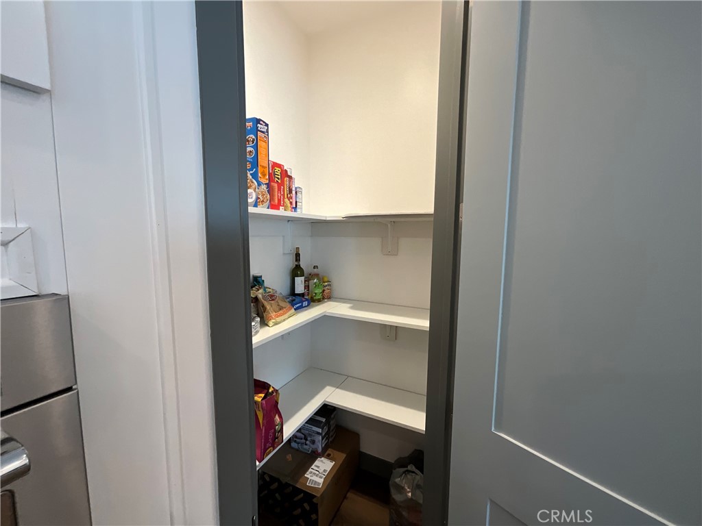 https://media.crmls.org/medias/d6ef9cb1-9b75-41d1-90be-292ab0cdc68b.jpg?preset=X-Large