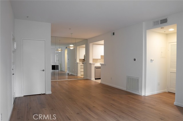 Detail Gallery Image 6 of 44 For 188 Villa Point Drive, Newport Beach,  CA 92660 - 1 Beds | 1 Baths