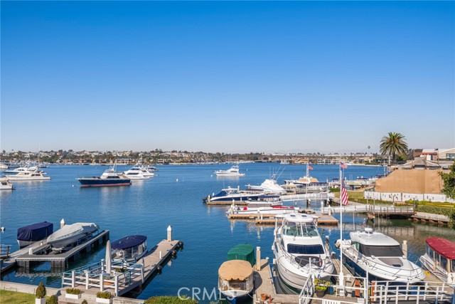 Detail Gallery Image 2 of 23 For 501 W Edgewater Ave, Newport Beach,  CA 92661 - 3 Beds | 3/1 Baths