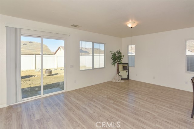 Detail Gallery Image 10 of 52 For 2064 Radiant Cir, San Jacinto,  CA 92582 - 5 Beds | 2/1 Baths