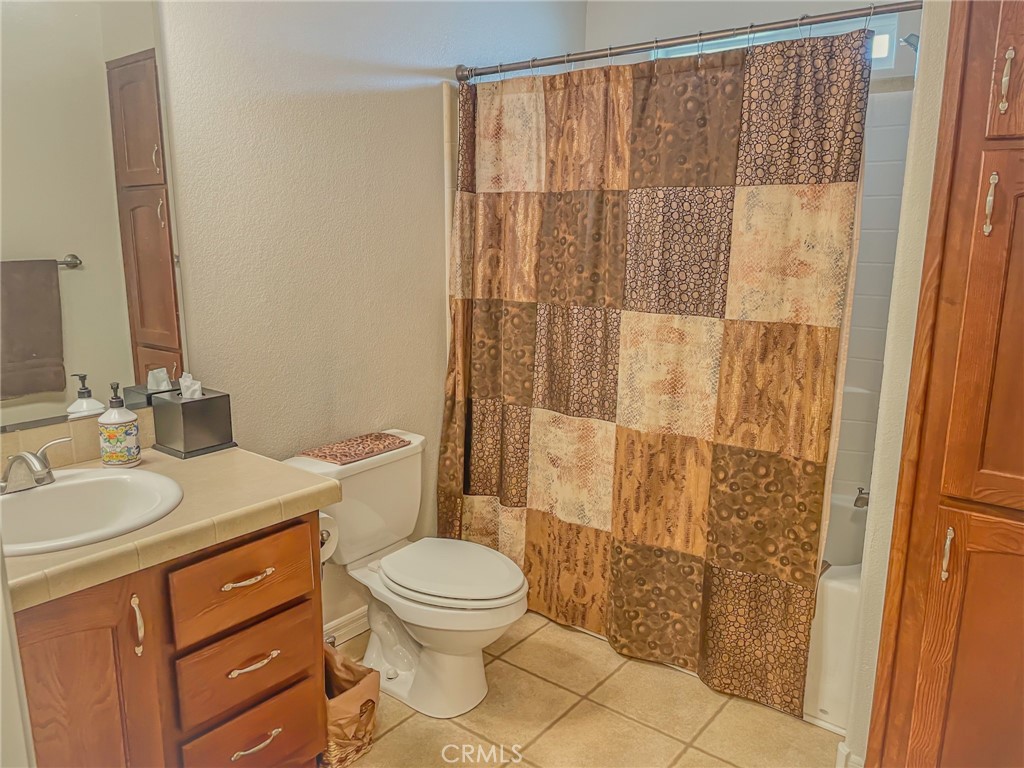 https://media.crmls.org/medias/d6f1034d-8230-4a77-bfca-4ef31d64c31a.jpg?preset=X-Large