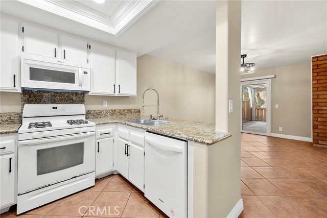 Detail Gallery Image 6 of 31 For 6525 E Camino Vt, Anaheim,  CA 92807 - 4 Beds | 2/1 Baths