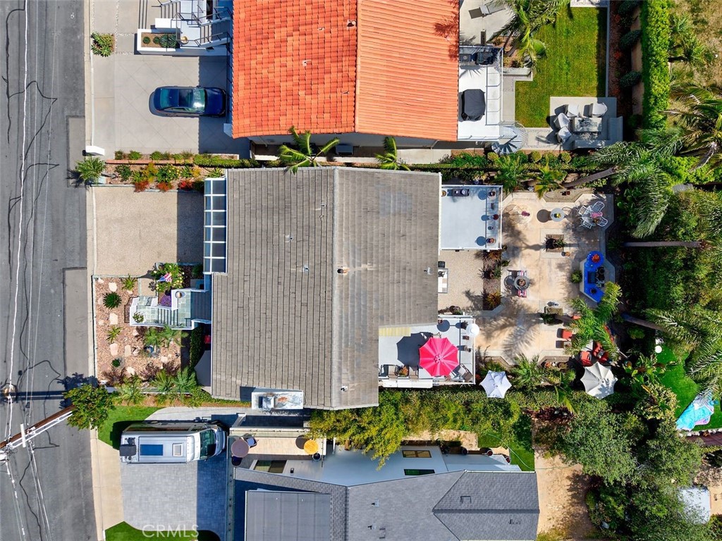 https://media.crmls.org/medias/d6f185c3-7266-4b02-8d98-653d3e9353d0.jpg?preset=X-Large