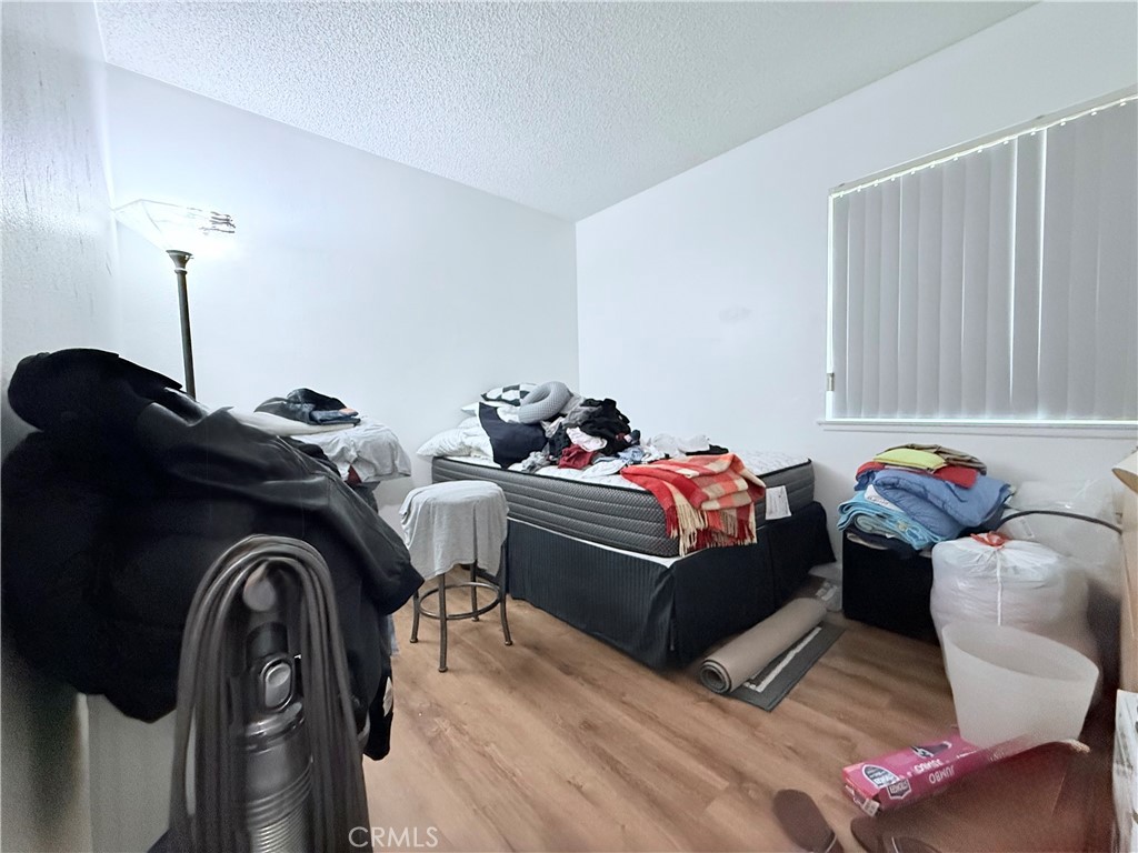 https://media.crmls.org/medias/d6f2562d-6f19-4c6c-a77a-db43e1506a5b.jpg?preset=X-Large