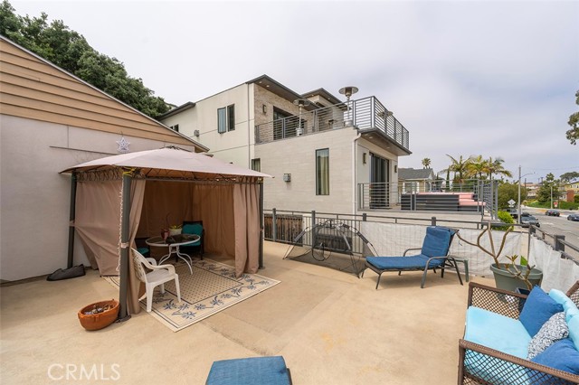 717 Juanita Avenue, Redondo Beach, California 90277, 3 Bedrooms Bedrooms, ,1 BathroomBathrooms,Residential,Sold,Juanita,SB23072511