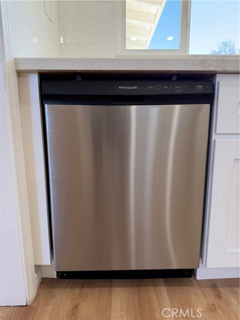 Detail Gallery Image 7 of 21 For 2432 Larchmont, Santa Ana,  CA 92706 - 3 Beds | 2 Baths