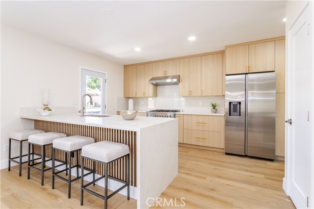 20611 Devonshire Street, Chatsworth CA: https://media.crmls.org/medias/d6f404bc-e5f1-4c0b-b354-63b17911c93e.jpg