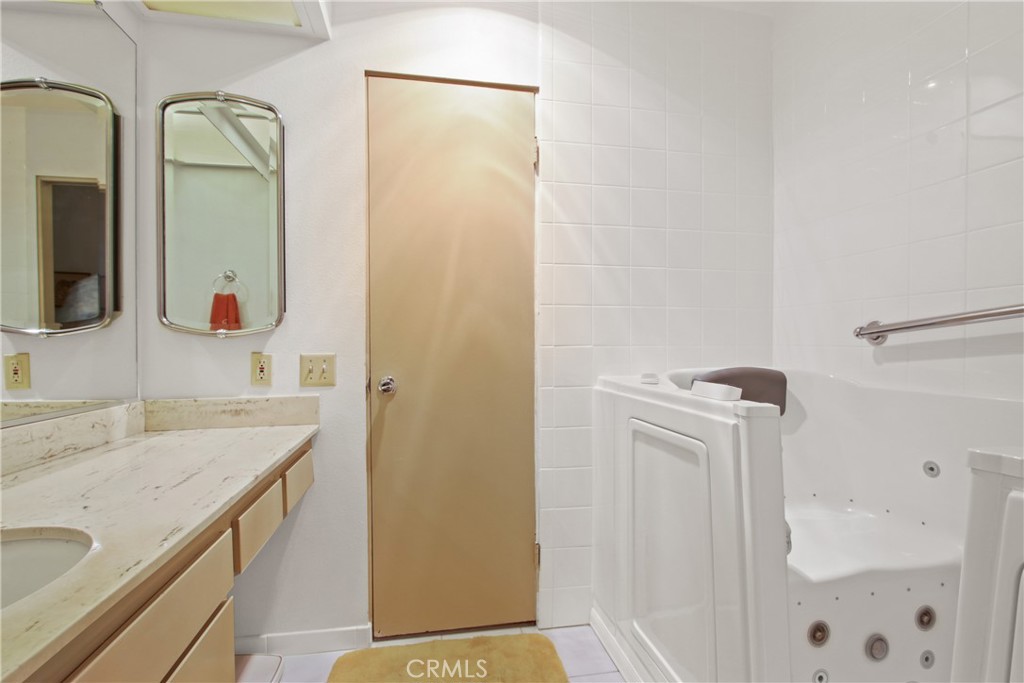 https://media.crmls.org/medias/d6f41b7f-701a-4d60-8489-259450a4b456.jpg?preset=X-Large