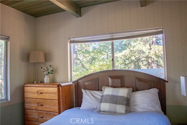 31583 Circle View Drive, Running Springs CA: https://media.crmls.org/medias/d6f47c08-95bd-4308-8191-96b69d566ee5.jpg
