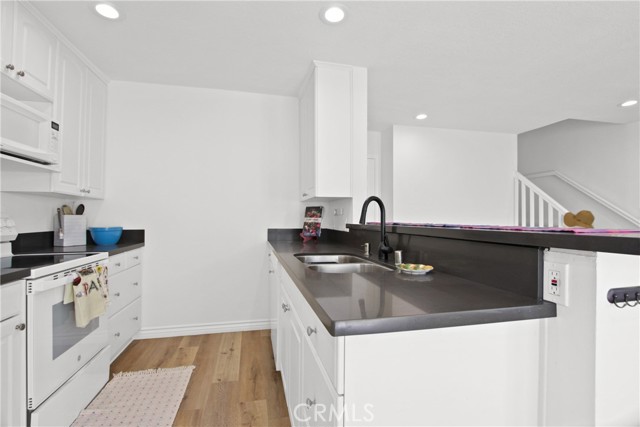 Detail Gallery Image 6 of 25 For 711 Pacific Coast #426,  Huntington Beach,  CA 92648 - 2 Beds | 1/1 Baths