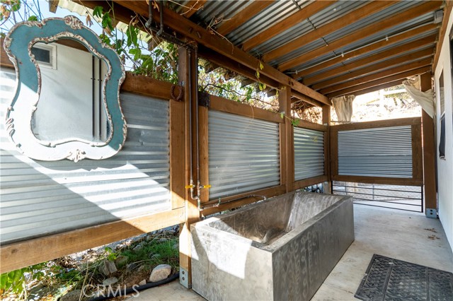 10161 Foothill Boulevard, Sylmar CA: https://media.crmls.org/medias/d6f56bdd-b1f6-4732-bffe-f09f8cbd9cad.jpg