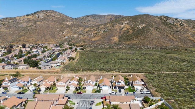 11979 Savona Dr, Fontana CA: https://media.crmls.org/medias/d6f6cc7d-57ae-450b-8449-483a0f82500b.jpg