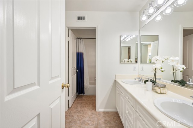 19692 Dorado Drive, Lake Forest CA: https://media.crmls.org/medias/d6f87fdf-b1de-4b21-8f5e-e54b972f6d3d.jpg