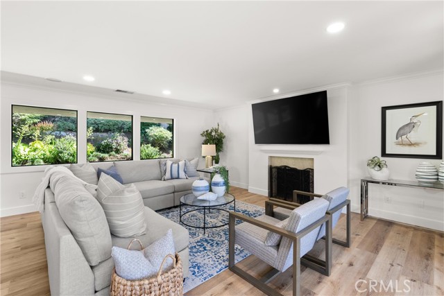 Detail Gallery Image 10 of 27 For 1120 Granville Dr, Newport Beach,  CA 92660 - 2 Beds | 2 Baths