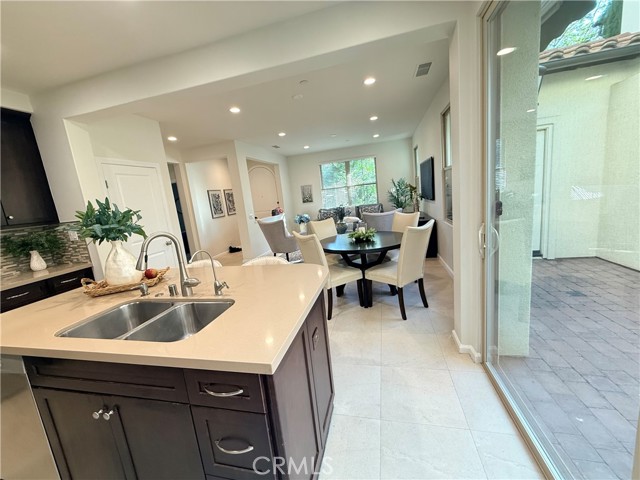 Detail Gallery Image 4 of 21 For 84 Jade Flower, Irvine,  CA 92620 - 3 Beds | 3 Baths