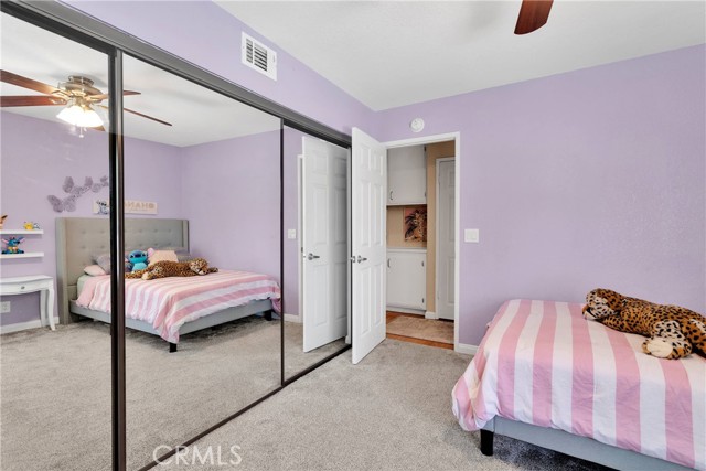13950 High Falls Trail, Apple Valley CA: https://media.crmls.org/medias/d6fa6796-921b-4bc0-bc7d-2266a85670bb.jpg