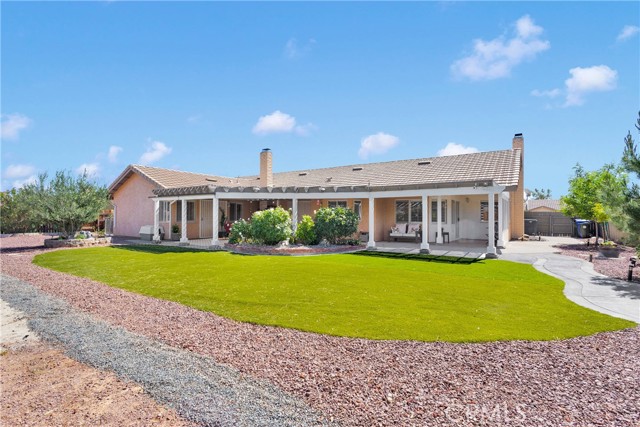 13950 High Falls Trail, Apple Valley CA: https://media.crmls.org/medias/d6fbc1b4-b7be-409d-8d8f-471a65d0865d.jpg