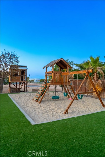 Detail Gallery Image 25 of 36 For 8826 Avenal St, Phelan,  CA 92371 - 4 Beds | 2/1 Baths