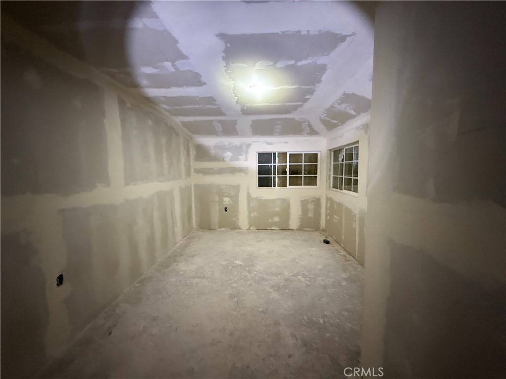 https://media.crmls.org/medias/d6fd100b-c246-47c1-8c78-cf19653c47b6.jpg?preset=X-Large